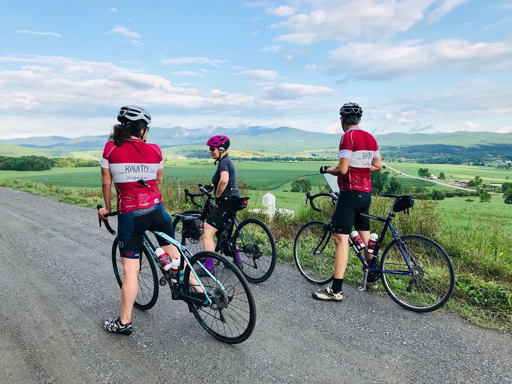 Eastern Townships Bike tour • GRAVEL AND MICROBREW Discovery Guided